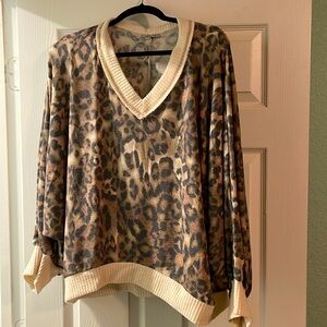 White Birch Dolman sleeve, animal print v neck long sleeve top size XL.